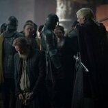 Rhys Ifans y Emma D'Arcy en 'Desembarco de la Reina' de 'La Casa del Dragón'