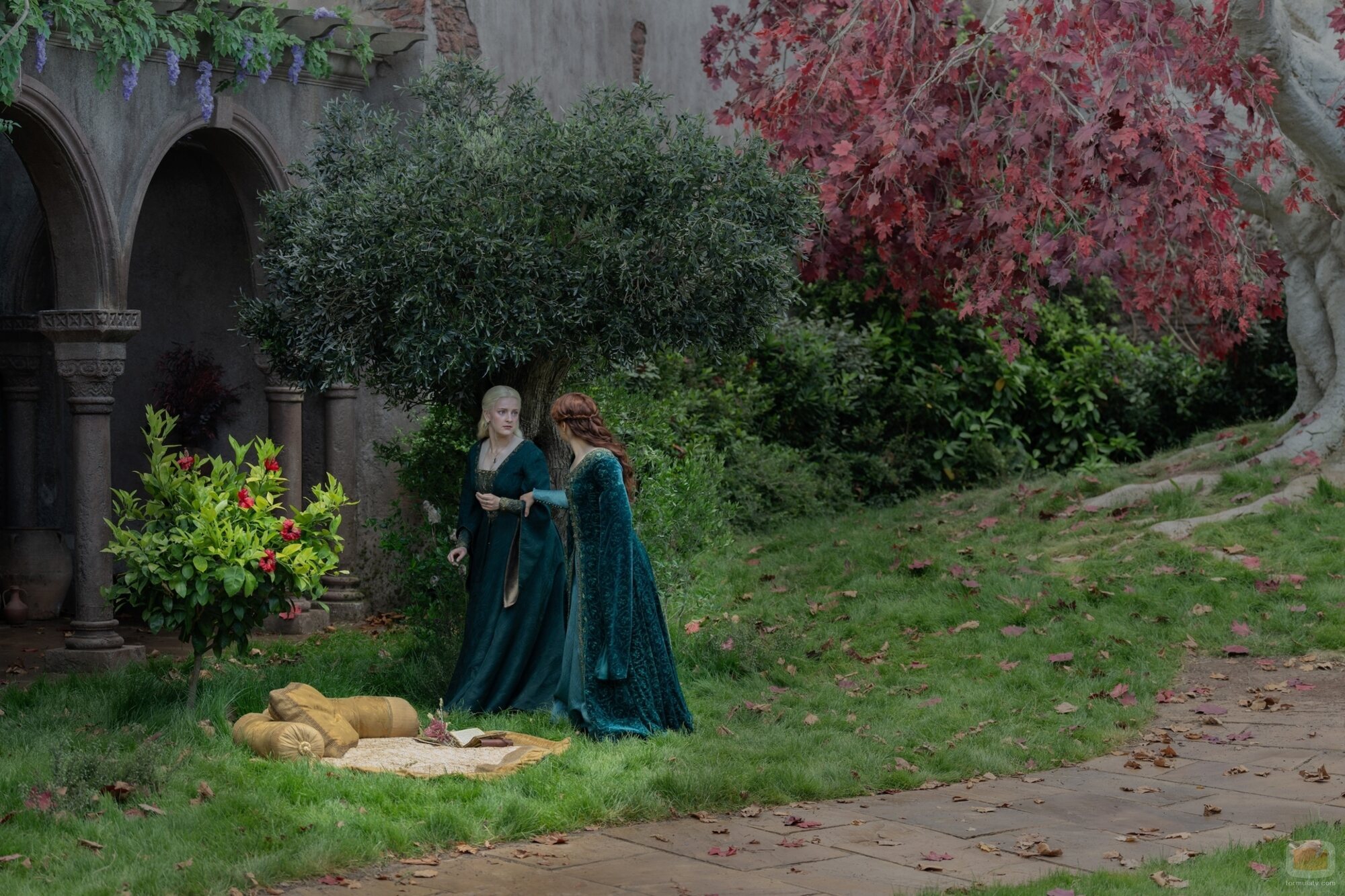 Phia Saban y Olivia Cooke en 3x02 titulado 'Desembarco de la Reina' de 'La Casa del Dragón'
