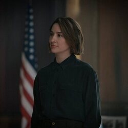 Morven Christie en 3x01 '¿Quién eres tú?' de 'Silo'