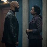 Alexandria Riley y Common en el 3x01 de 'Silo'