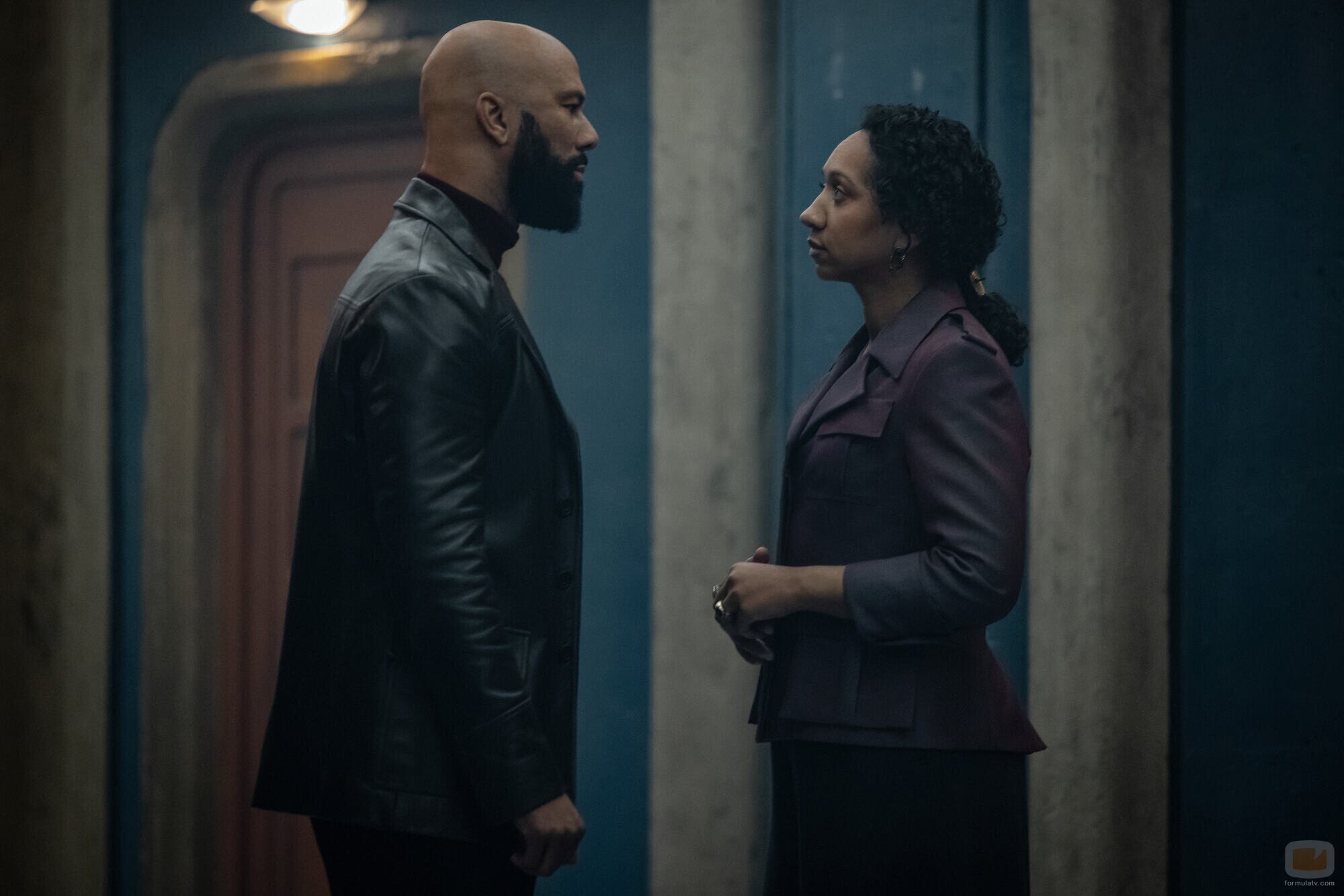Alexandria Riley y Common en el 3x01 de 'Silo'