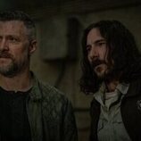 Billy Postlethwaite y Shane McRae en Capítulo 1 titulado '¿Quién eres tú?' de 'Silo'