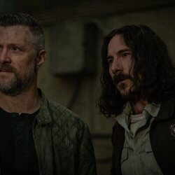Billy Postlethwaite y Shane McRae en Capítulo 1 titulado '¿Quién eres tú?' de 'Silo'