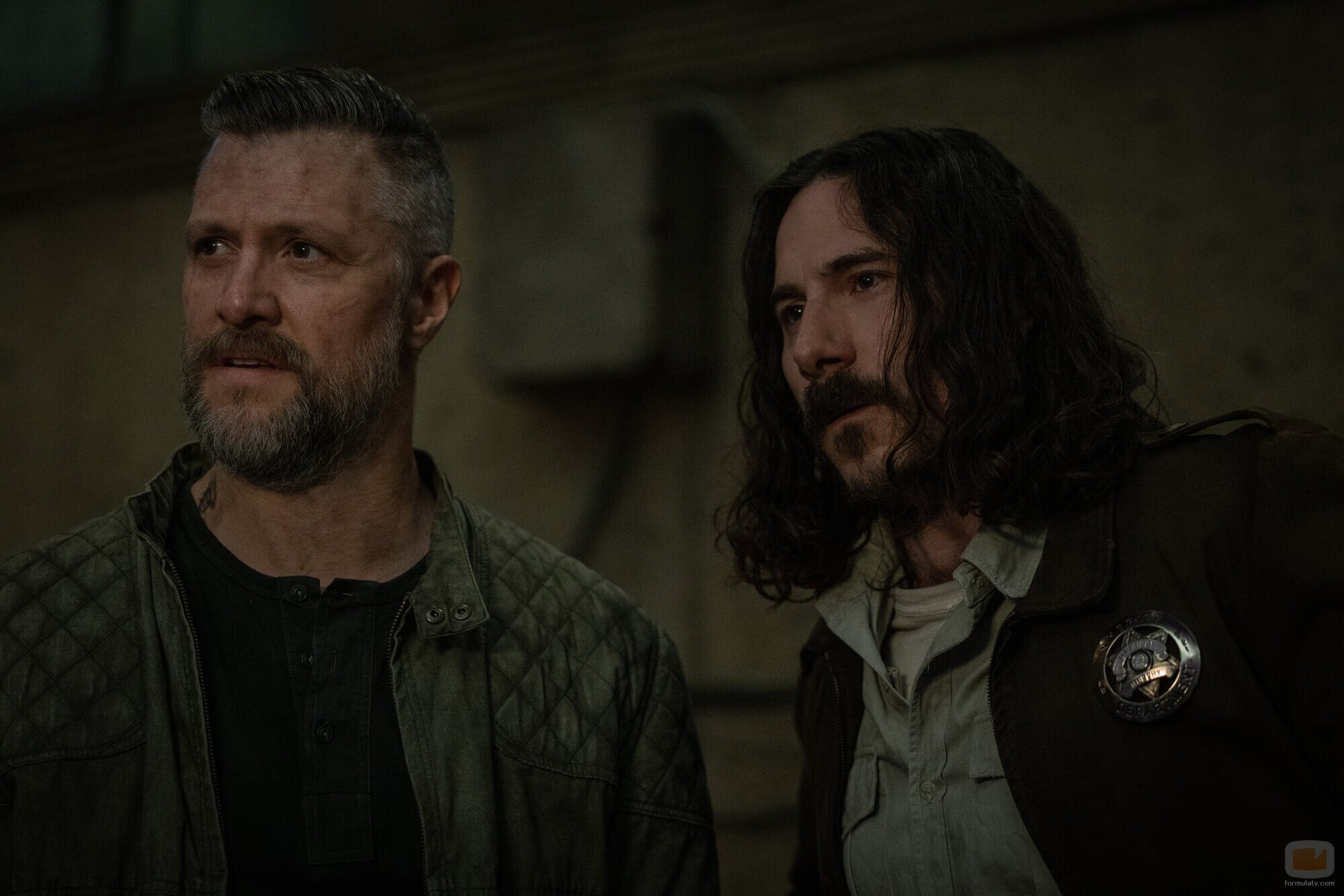 Billy Postlethwaite y Shane McRae en Capítulo 1 titulado '¿Quién eres tú?' de 'Silo'