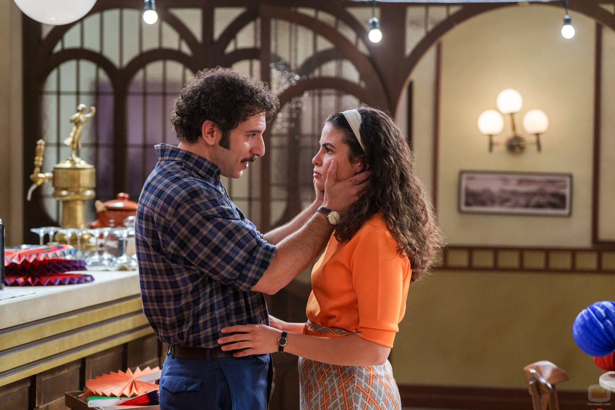 Dèlia Brufau y Carlos Troya en la temporada 3 y el capítulo 123 de 'Sueños de libertad'