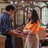 Foto de Dèlia Brufau y Carlos Troya en la temporada 3 y el capítulo 123 de 'Sueños de libertad'