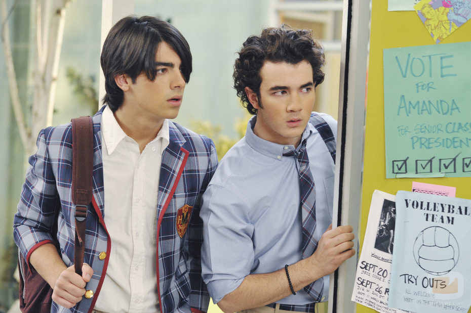 Kevin y Joe Jonas en 'JONAS', su serie de televisión
