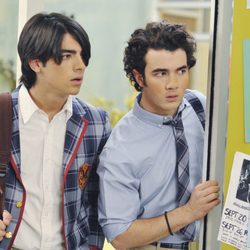 Kevin y Joe Jonas en 'JONAS', su serie de televisión