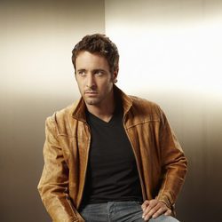 Alex O'Loughlin es el Doctor Andy