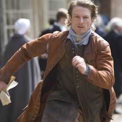 Philip Winchester da vida a Robinson Crusoe en 'Crusoe'