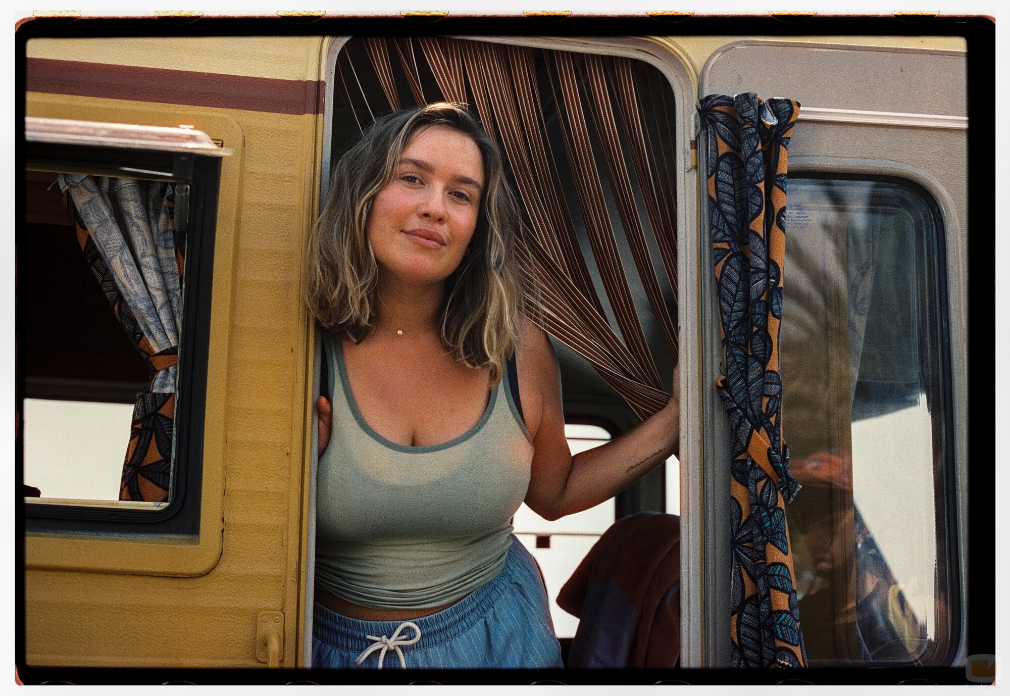Still de Clara Sans en una foto promocional de 'Toda la verdad de mis mentiras'