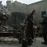 Vistazo a Matthew Needham y Tom Glynn-Carney en 3x04 titulado 'Tumbleton' de 'La Casa del Dragón'