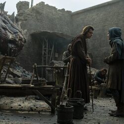 Vistazo a Matthew Needham y Tom Glynn-Carney en 3x04 titulado 'Tumbleton' de 'La Casa del Dragón'
