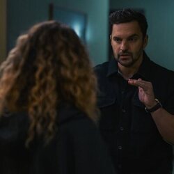 Jake Johnson en la temporada 1 y el capítulo 06 de 'Satisfacción garantizada'