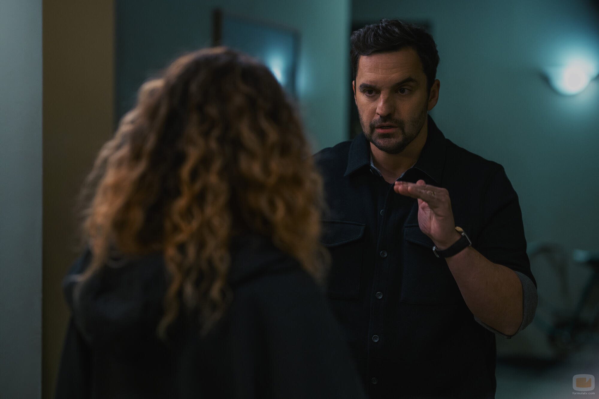 Jake Johnson en la temporada 1 y el capítulo 06 de 'Satisfacción garantizada'