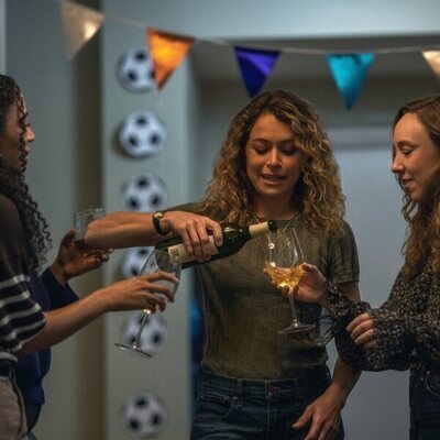 Tatiana Maslany en Capítulo 6 titulado 'Rosas' de 'Satisfacción garantizada'