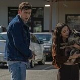 Kiarra Hamagami Goldberg y Charlie Hall en 1x06 titulado 'Rosas' de 'Satisfacción garantizada'