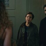 Dolly de Leon y Jon Michael Hill en 'Huyendo' de 'Maximum Pleasure Guaranteed'