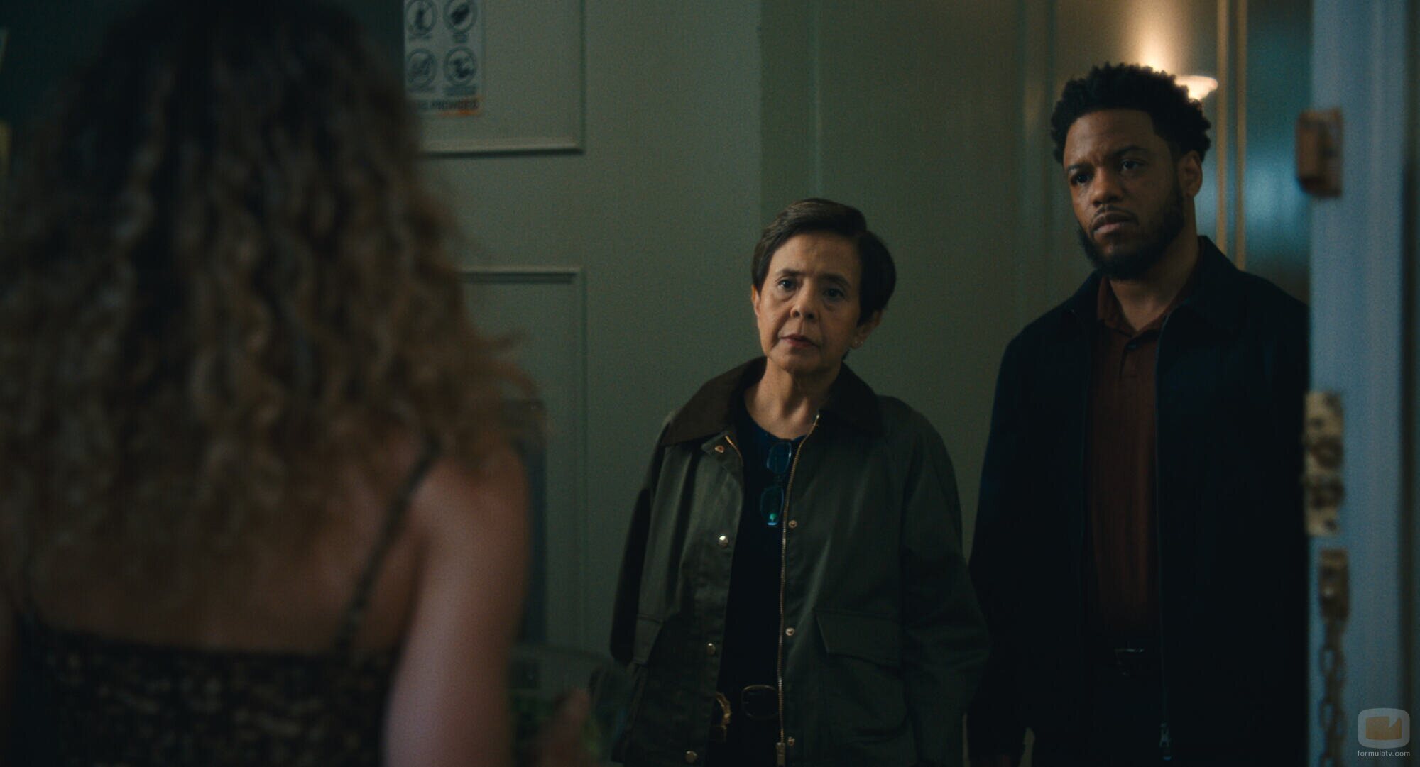 Dolly de Leon y Jon Michael Hill en 'Huyendo' de 'Maximum Pleasure Guaranteed'