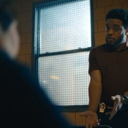 Jon Michael Hill en el 1x07 de 'Satisfacción garantizada'
