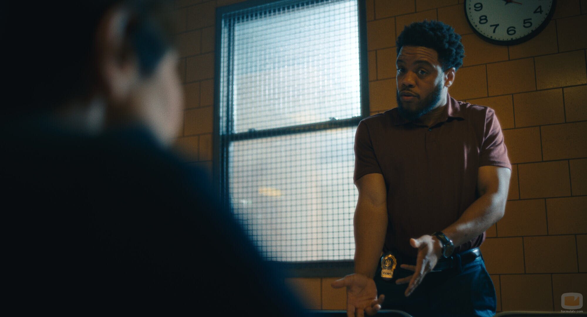 Jon Michael Hill en el 1x07 de 'Satisfacción garantizada'
