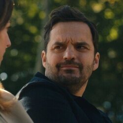 Jake Johnson en 'Hotel Halliday' de 'Maximum Pleasure Guaranteed'