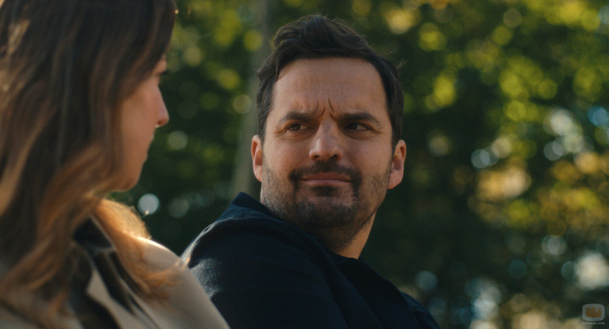 Jake Johnson en 'Hotel Halliday' de 'Maximum Pleasure Guaranteed'