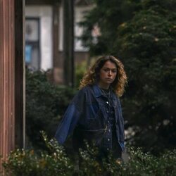 Tatiana Maslany en Capítulo 8 titulado 'Hotel Halliday' de 'Satisfacción garantizada'
