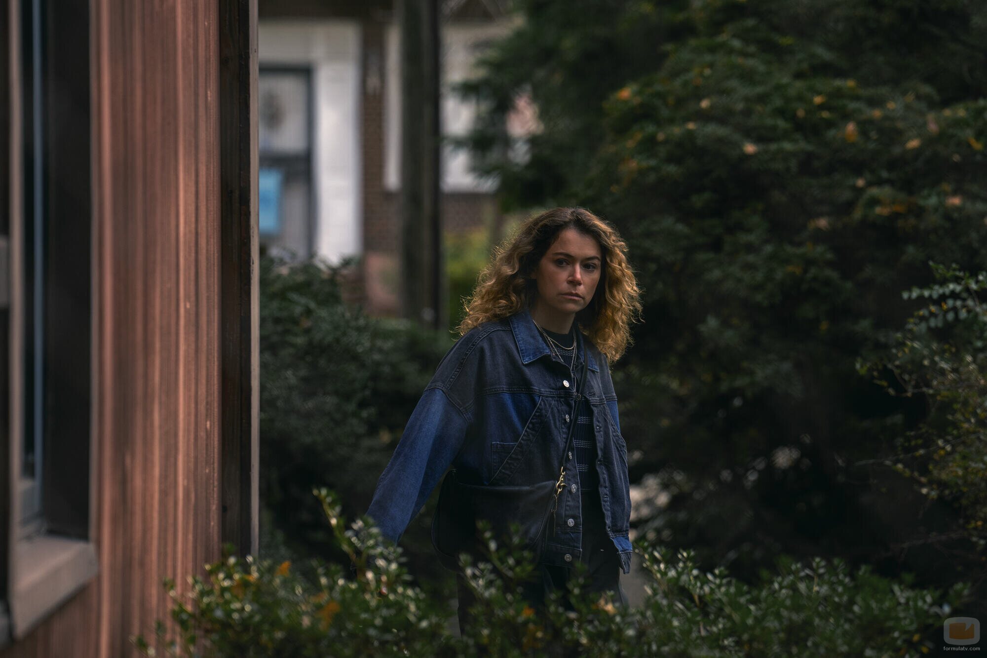 Tatiana Maslany en Capítulo 8 titulado 'Hotel Halliday' de 'Satisfacción garantizada'