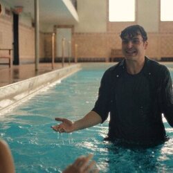 Charlie Hall en Capítulo 9 titulado 'Errado' de 'Satisfacción garantizada'