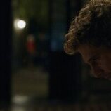 Martiño Rivas en 1x05 'Salvar La Caleta' de 'Ella, maldita alma'