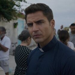 Promocional de Maxi Iglesias en 1x05 titulado 'Salvar La Caleta' de 'Ella, maldita alma'