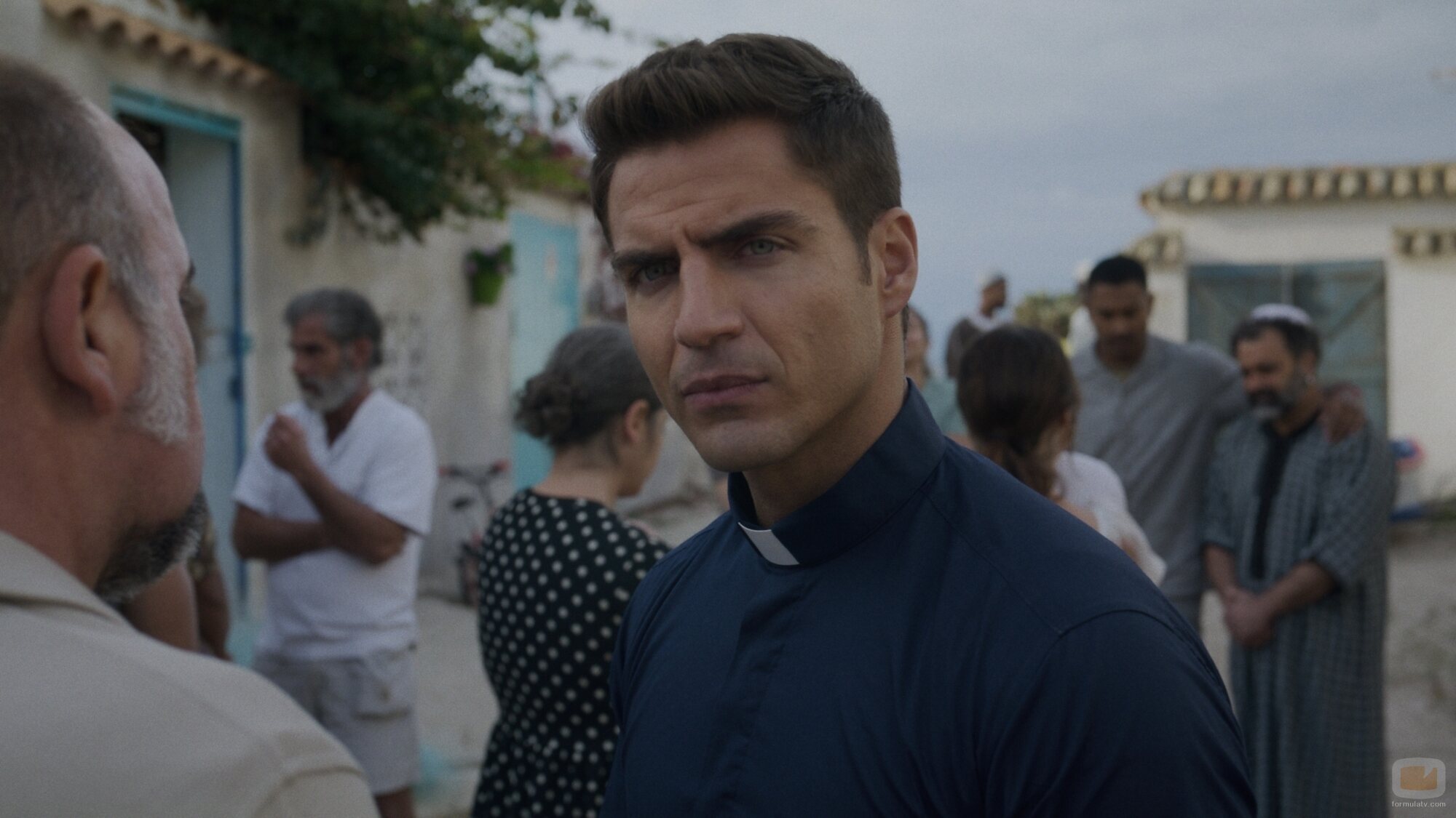 Promocional de Maxi Iglesias en 1x05 titulado 'Salvar La Caleta' de 'Ella, maldita alma'
