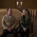Greg Kinnear y Michelle Pfeiffer en la temporada 1 y el capítulo 01 de 'Margo tiene problemas de dinero'