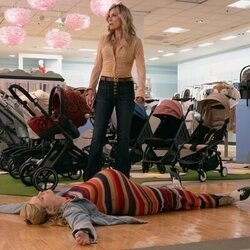 Michelle Pfeiffer y Elle Fanning en Capítulo 1 titulado 'El Fantasma Hambriento' de 'Margo tiene problemas de dinero'