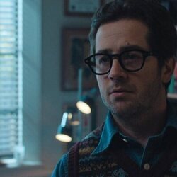 Michael Angarano en Capítulo 4 titulado 'Amigas' de 'Margo tiene problemas de dinero'
