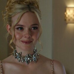 Elle Fanning en el 1x05 de 'Margo tiene problemas de dinero'
