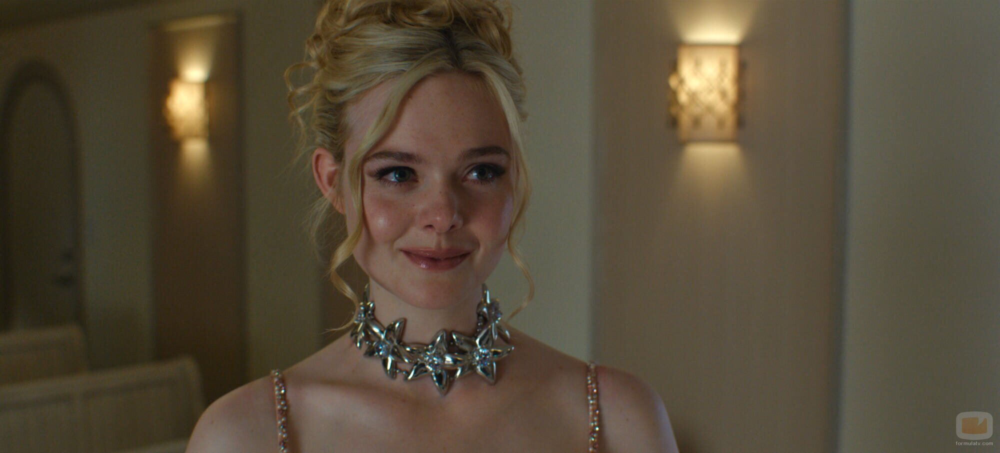 Elle Fanning en el 1x05 de 'Margo tiene problemas de dinero'