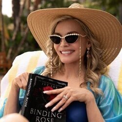 Michelle Pfeiffer en Capítulo 6 titulado 'Combate de divas' de 'Margo tiene problemas de dinero'