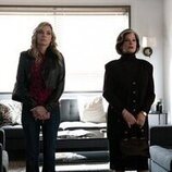 Michelle Pfeiffer y Marcia Gay Harden en 1x07 'Ataque Lariat' de 'Margo tiene problemas de dinero'
