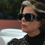 Marcia Gay Harden en el 1x08 de 'Margo tiene problemas de dinero'