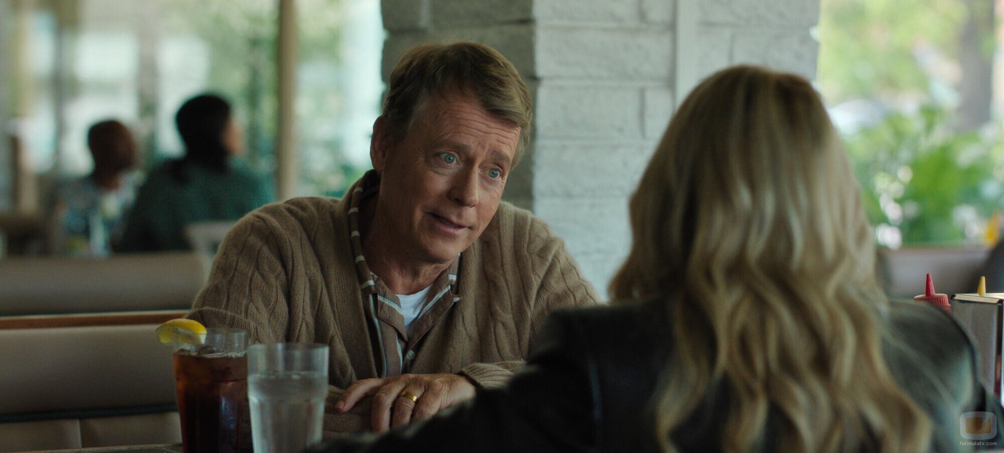 Greg Kinnear en el 1x08 de 'Margo tiene problemas de dinero'