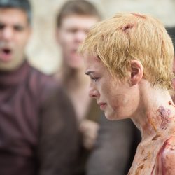 Lena Headey durante el paseo de la vergüenza de Cersei Lannister