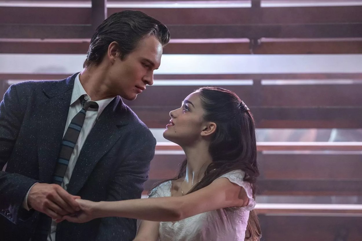 Ansel Elgort y Rachel Zegler en "West Side Story"