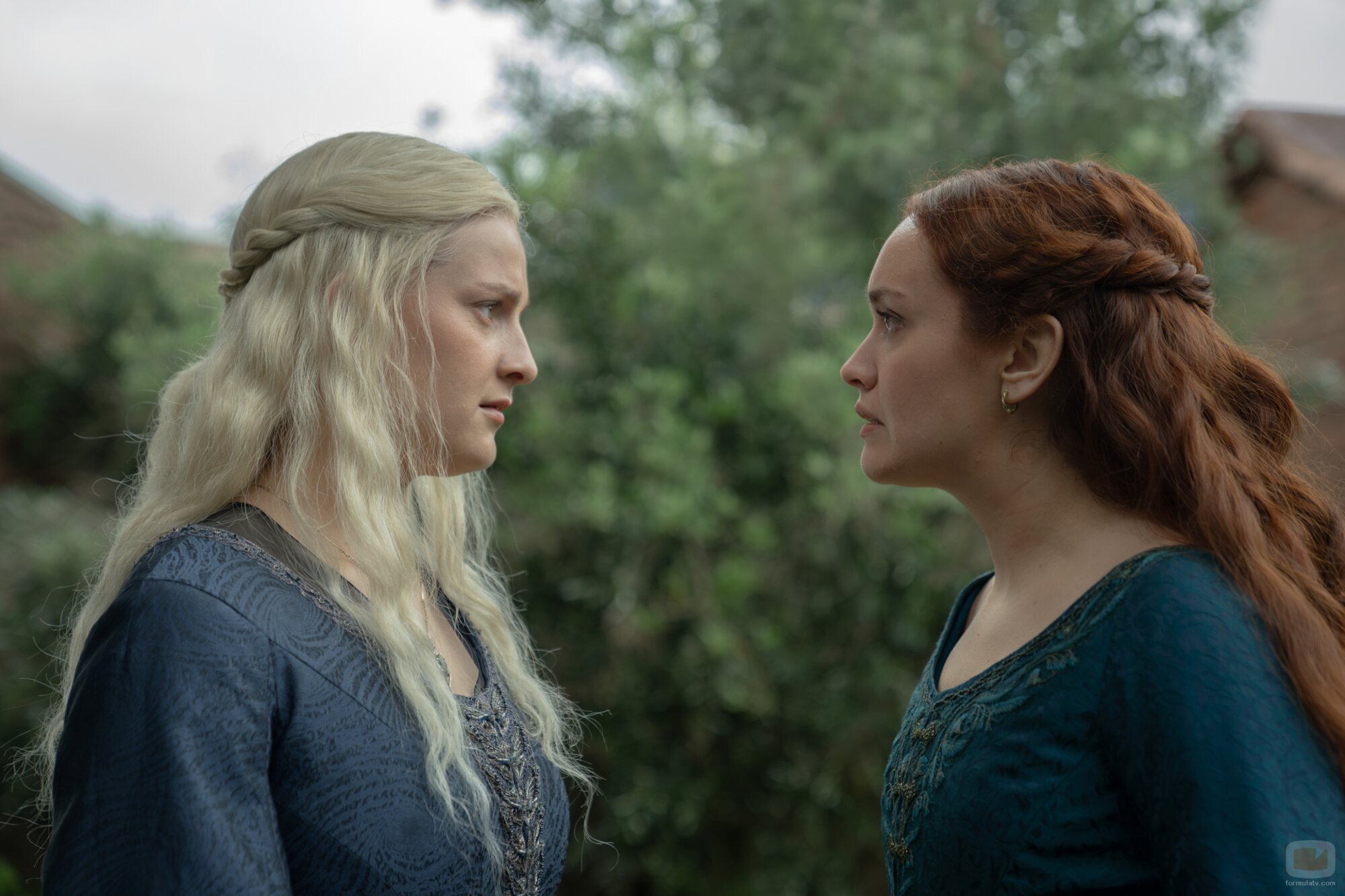 Olivia Cooke y Phia Saban en 'Nunca doblegado, nunca roto' de 'La Casa del Dragón'