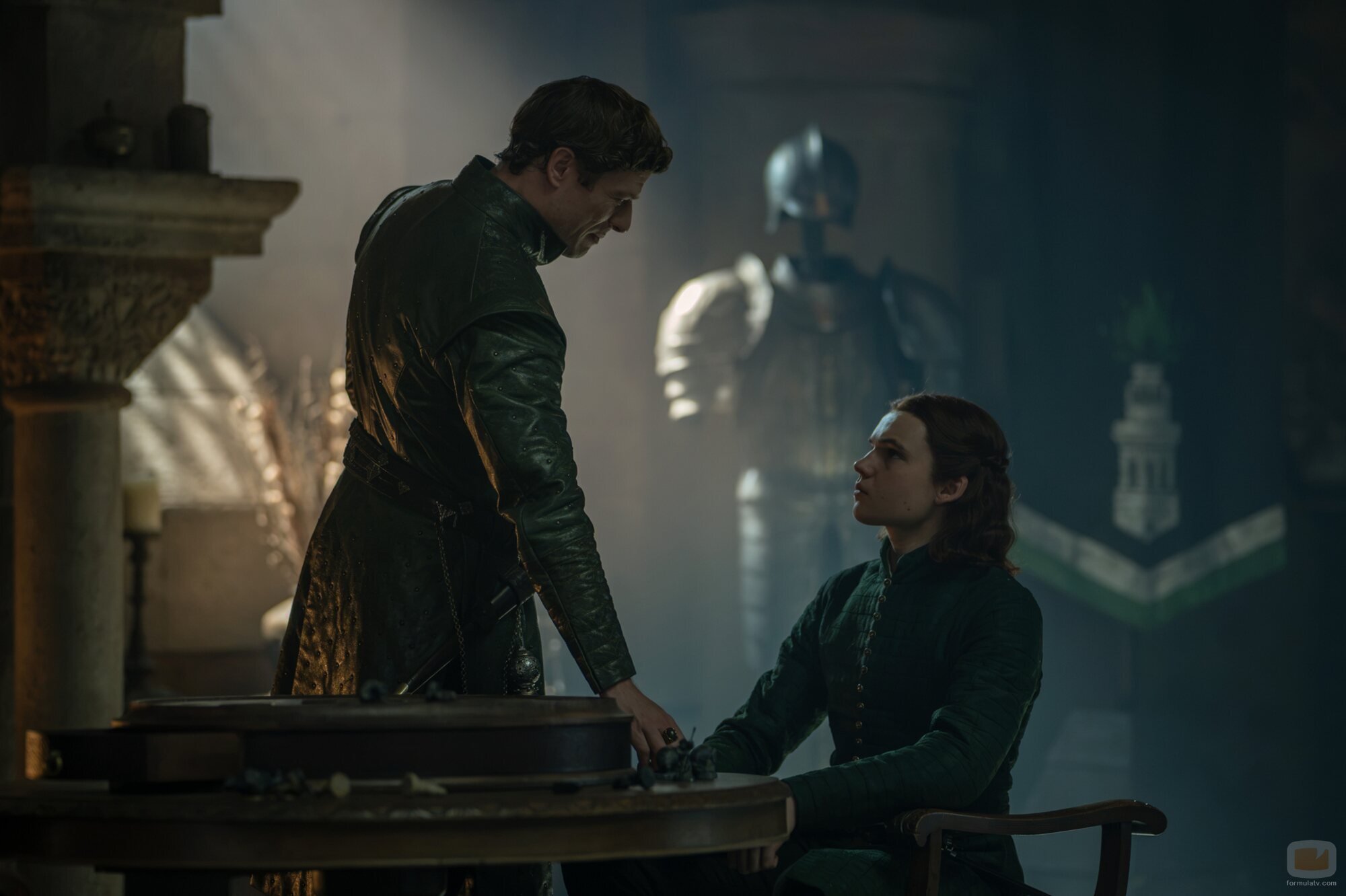 Benjamin Evan Ainsworth y James Norton en 'Nunca doblegado, nunca roto' de 'La Casa del Dragón'