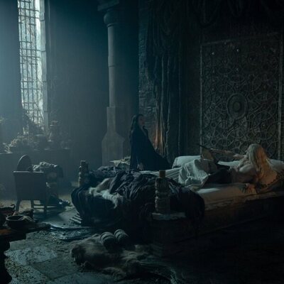 Gayle Rankin y Ewan Mitchell en 'Nunca doblegado, nunca roto' de 'House of the Dragon'