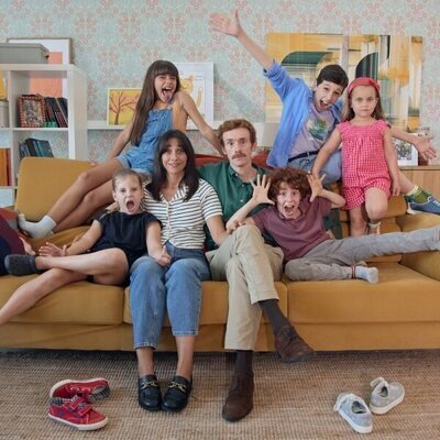 Daniel Pérez Prada y Mariam Hernández en una imagen de 'Padre no hay más que uno, la serie'