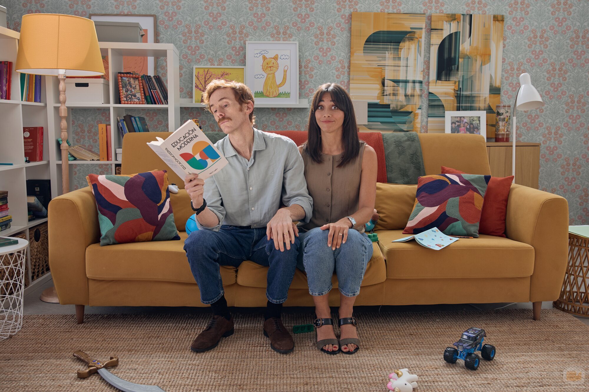 Daniel Pérez Prada y Mariam Hernández en una escena de 'Padre no hay más que uno, la serie'