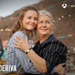 Amparo Fernández y Lucía Guerrero en la serie 'A la deriva'